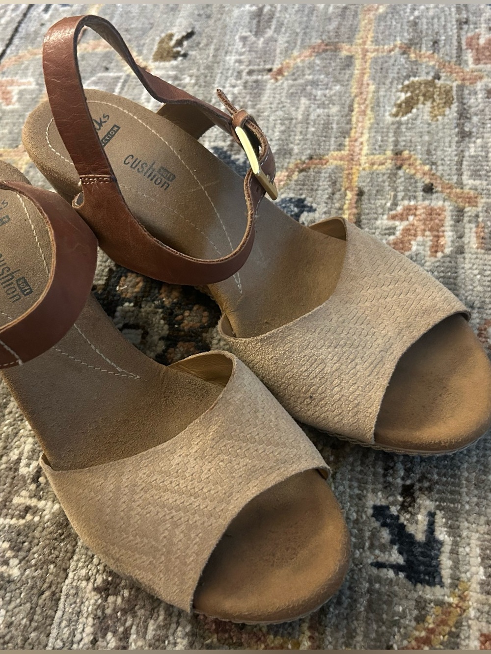 Clarks Women’s Cushion Soft Beige & Brown Open-Toe Slingback Heels Size 8